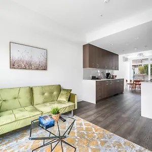 New 3bd Townhouse Near Qe Park Holiday home